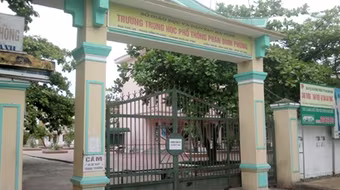 Nam sinh lớp 11 tẩm xăng tự thiêu vì thất tình